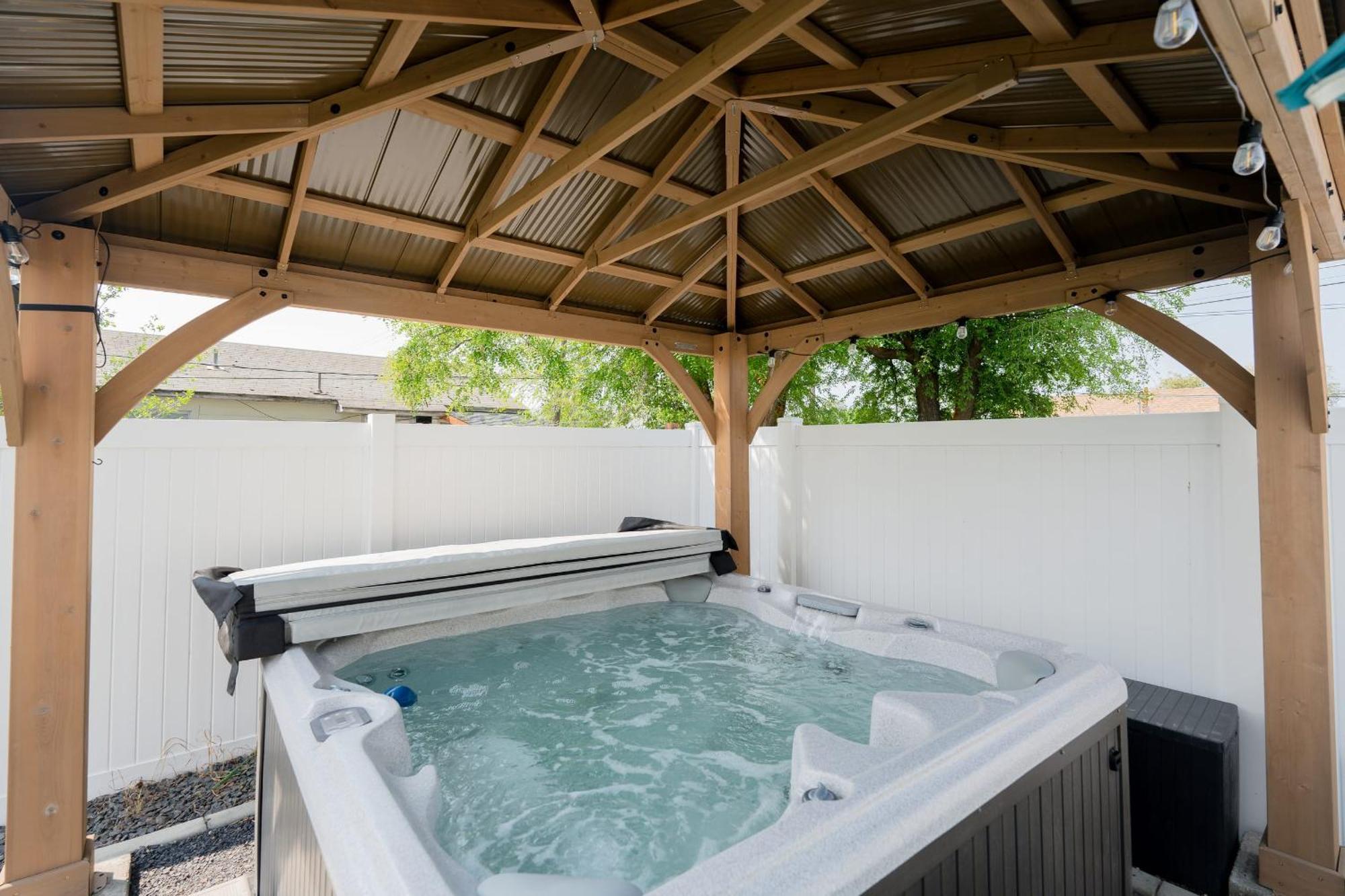 Updated Family Friendly Hillyard Gem New Hot Tub! Villa Spokane Buitenkant foto