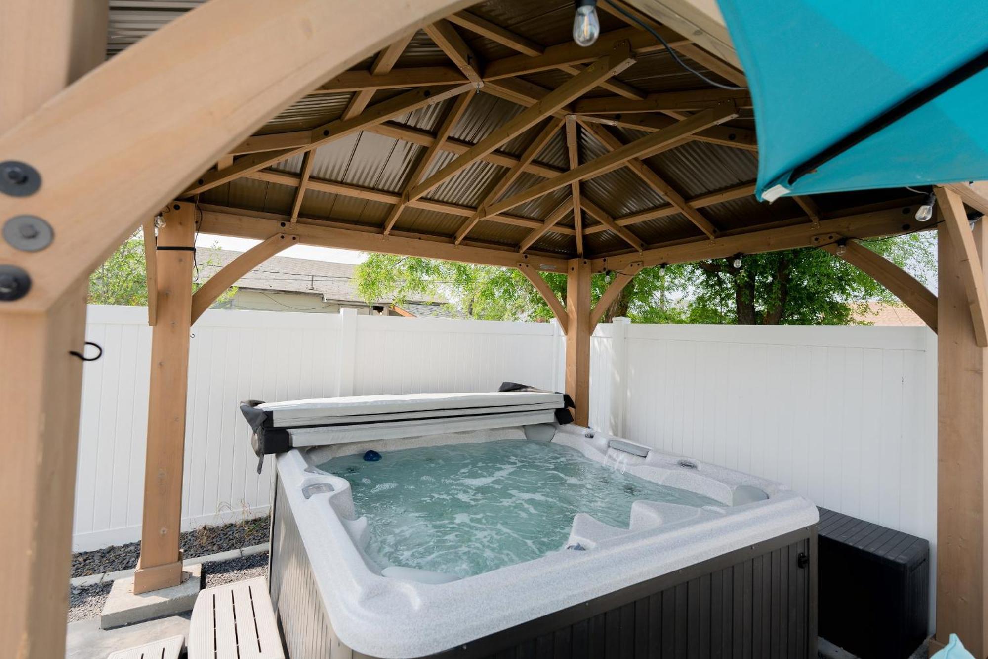 Updated Family Friendly Hillyard Gem New Hot Tub! Villa Spokane Buitenkant foto